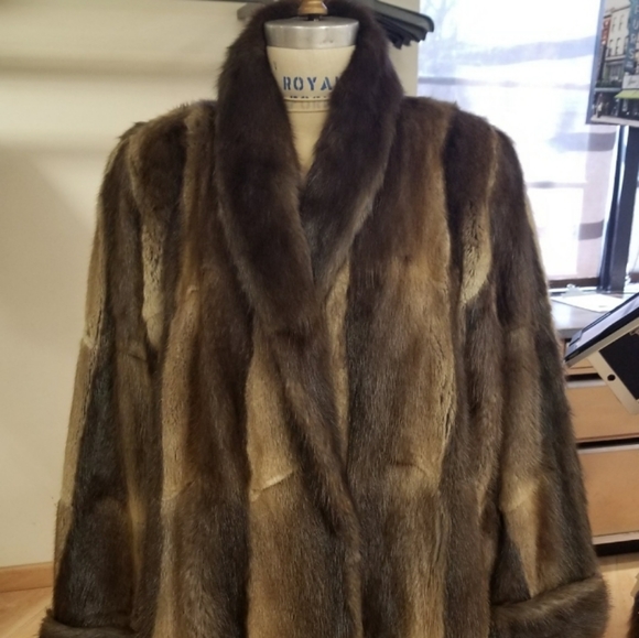 Ladies Fur Coat - Picture 1 of 3